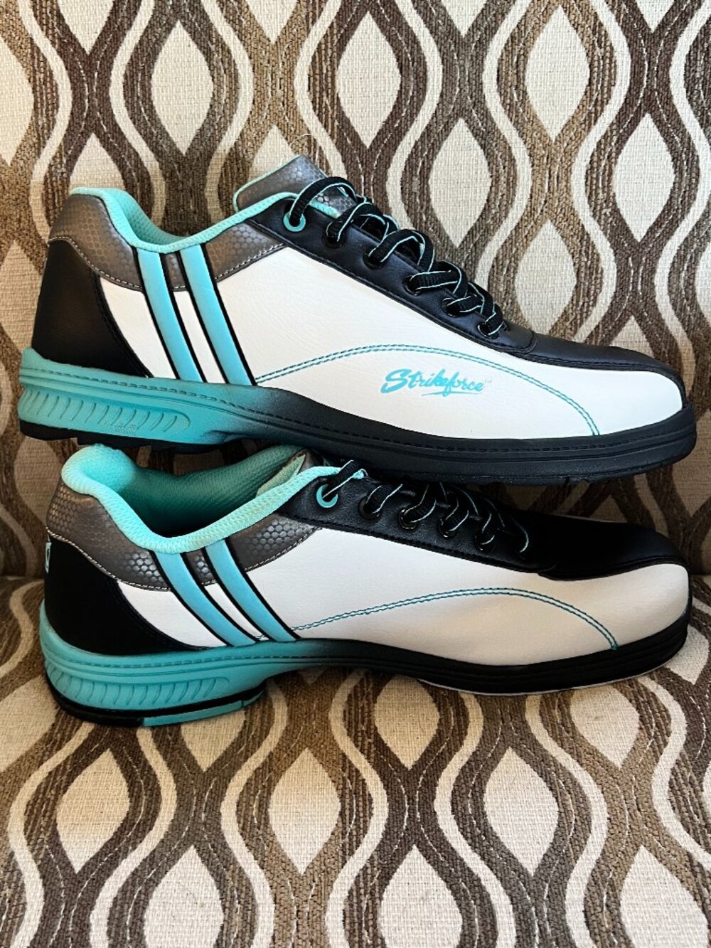KR Strikeforce Womens Starr Bowling Shoes White/Black/Teal NWT 11
